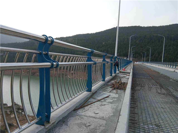 宁德不锈钢桥梁护栏的特点及其在桥梁安全中的重要作用